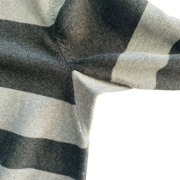 Duluth Trading Men's Size M Strongarm Striped Crew Neck Gray Sweater NEW - Picture 3 of 6